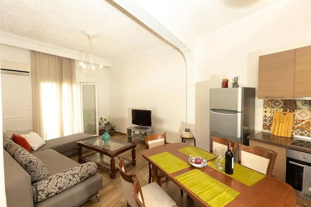 Spacious Apartment In Old Town - Private Parking Thessaloníki