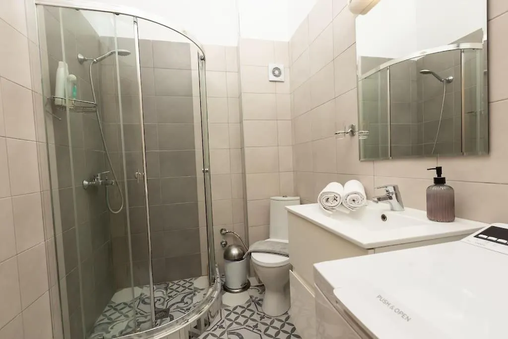 Spacious Apartment In Old Town - Private Parking Thessaloníki Grækenland